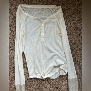 Aeropostale women’s long sleeve waffle shirt. White with knitted sleeve accent.